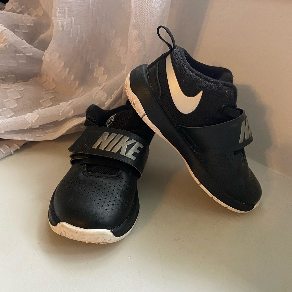 Nike tennis shoes